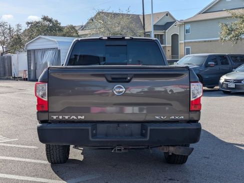 Used 2017 Nissan Titan SV image 6
