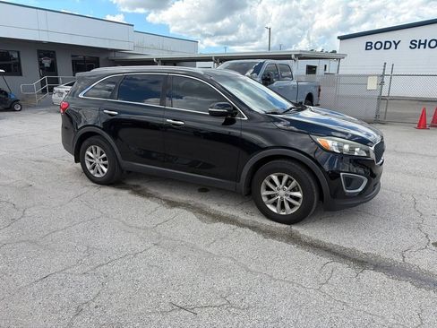 Used 2018 Kia Sorento FWD image 1