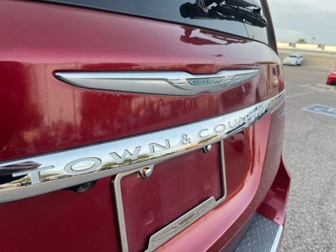 Used 2013 Chrysler Town & Country Touring image 24