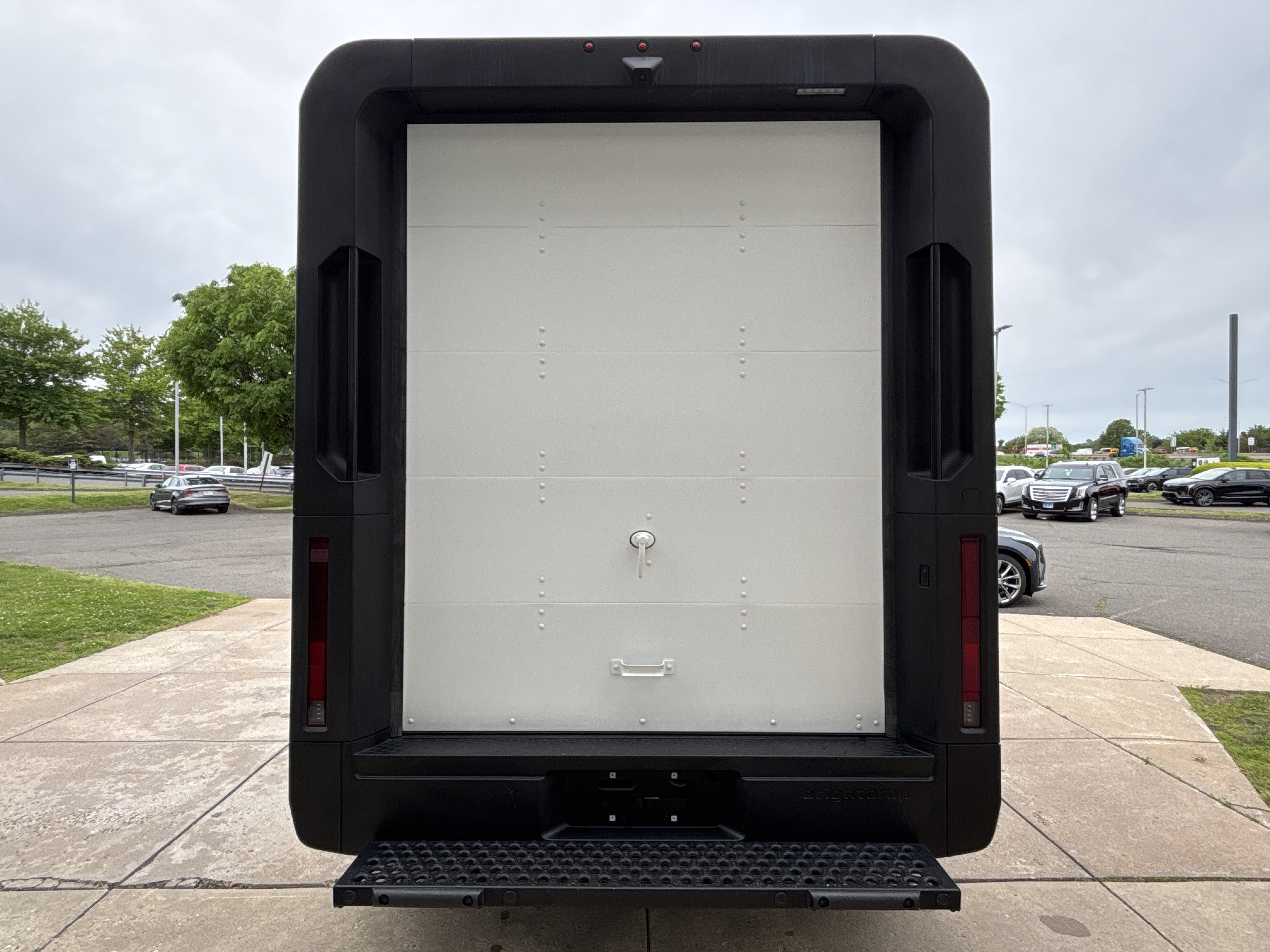 Used 2024 Chevrolet Brightdrop 400 w/ Commercial Equipment Package AWD/4WD image 4