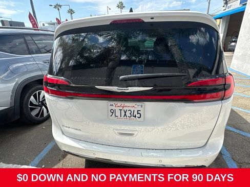 Used 2024 Chrysler Pacifica Touring-L FWD image 6