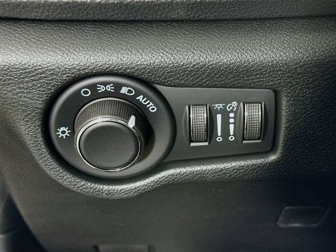 New 2027 Chrysler Pacifica Limited FWD image 10
