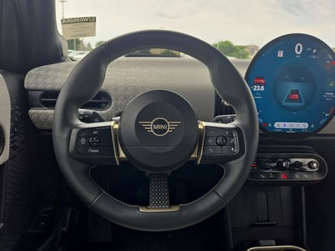 Used 2025 MINI Cooper 4-Door Hardtop FWD image 22