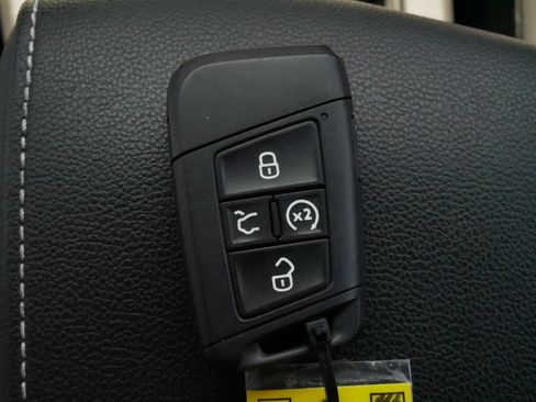 Certified 2024 Volkswagen Tiguan SE R-Line image 31