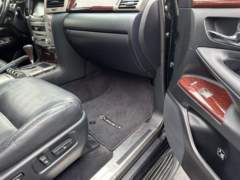 Used 2014 Lexus LX 570 4WD image 32