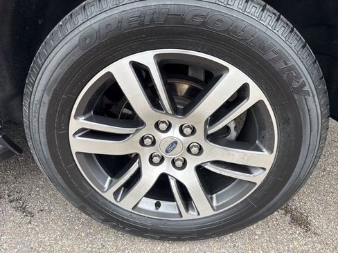 Used 2024 Ford Expedition Limited image 11