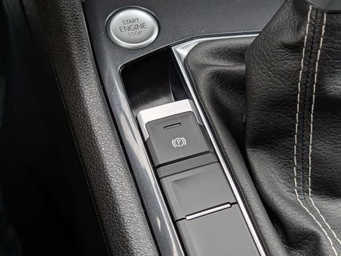 Used 2023 Volkswagen Tiguan SE image 24