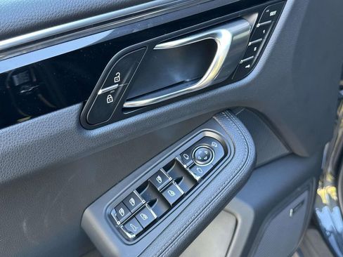 Used 2026 Porsche Macan AWD/4WD image 18