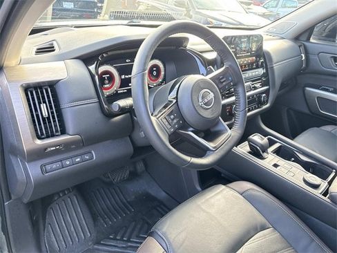 Used 2024 Nissan Pathfinder Platinum image 30