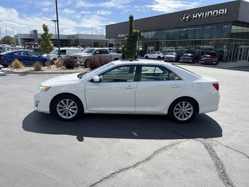 Used 2014 Toyota Camry XLE w/ Leather Package FWD image 19