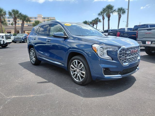 Used 2024 GMC Terrain Denali w/ Denali Premium Package AWD/4WD image 2