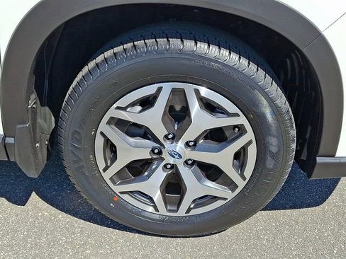 Used 2024 Subaru Forester Premium AWD/4WD image 9