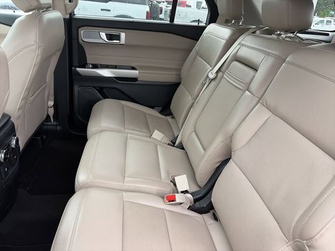 Used 2023 Ford Explorer Limited AWD/4WD image 31