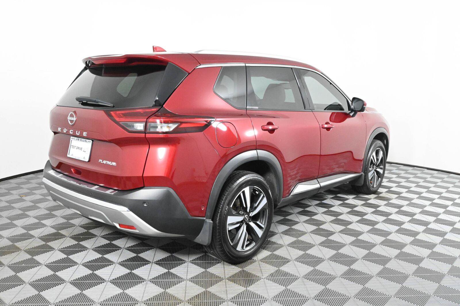 Used 2022 Nissan Rogue Platinum w/ Head-Up Display Package FWD image 8