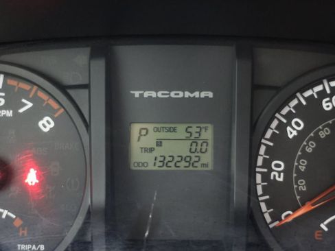 Used 2017 Toyota Tacoma SR image 10