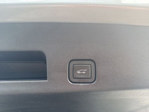 Used 2025 Buick Enclave Preferred AWD/4WD image 8