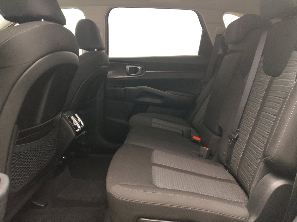 Used 2023 Kia Sorento LX FWD image 18