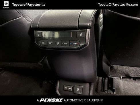 Used 2023 Toyota Highlander Platinum image 10