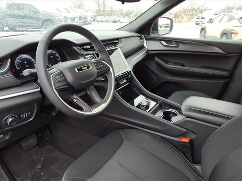 Certified 2025 Jeep Grand Cherokee L Laredo image 9