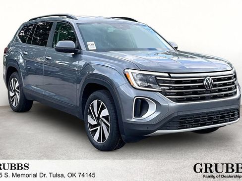 Used 2025 Volkswagen Atlas SE FWD image 1