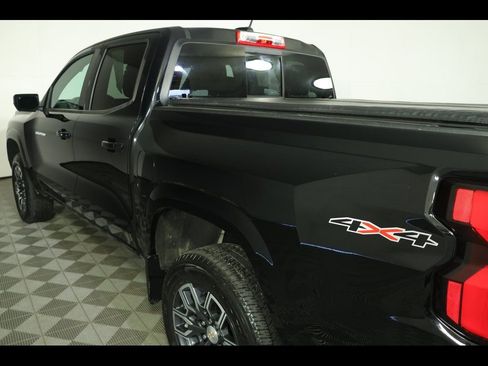 Used 2023 Chevrolet Colorado LT w/ LT Convenience Package III image 18