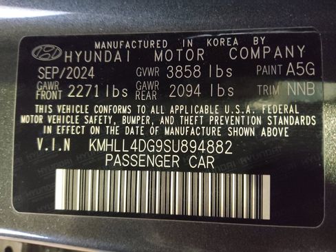 Used 2025 Hyundai Elantra SE FWD image 33