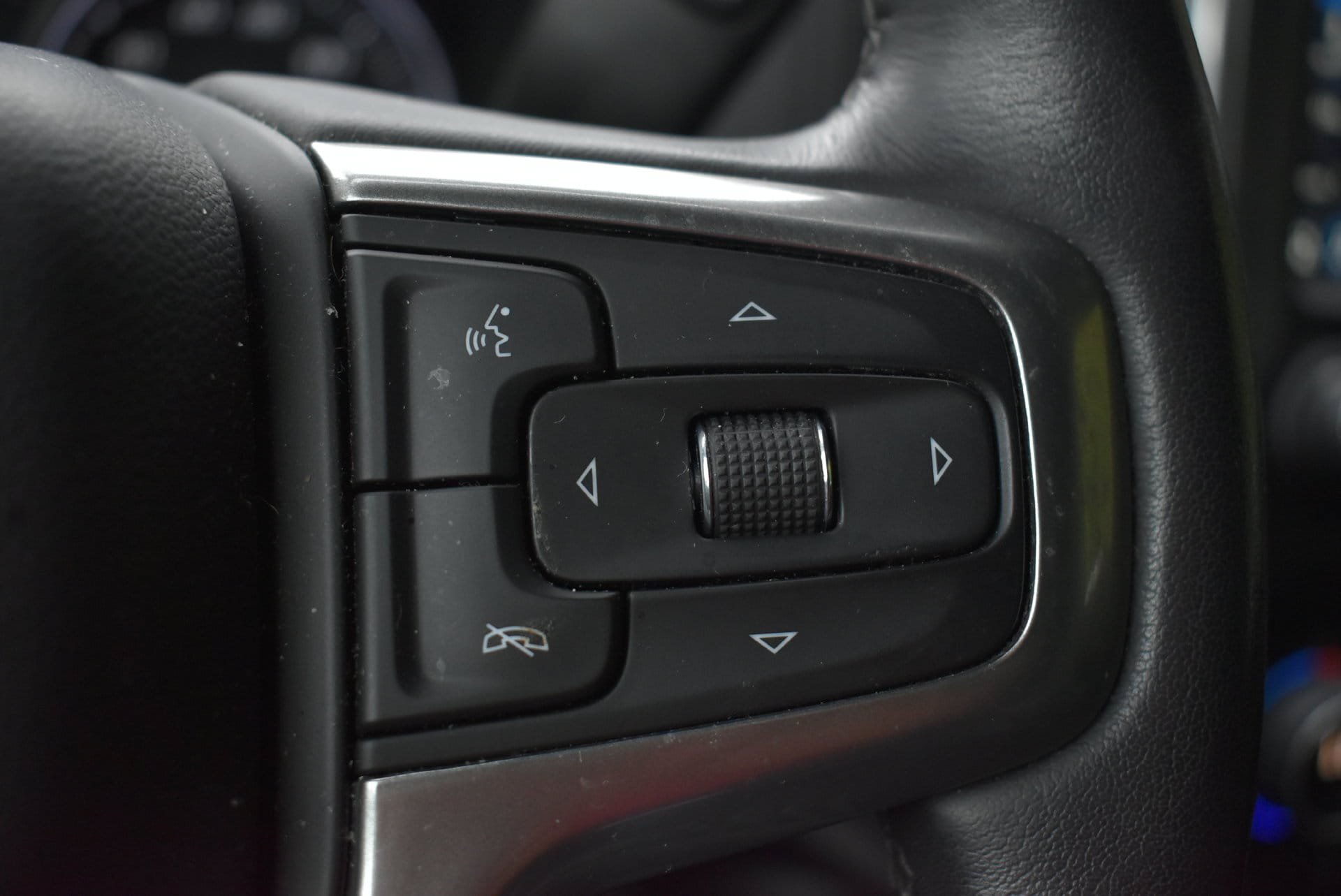 Used 2021 Chevrolet Silverado 1500 LT w/ Convenience Package II AWD/4WD image 18