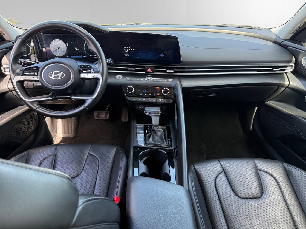 Used 2025 Hyundai Elantra Limited FWD image 10