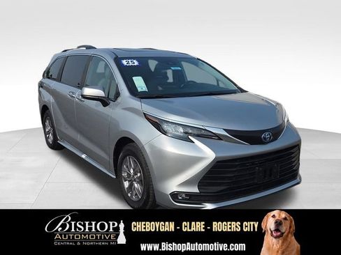 Used 2025 Toyota Sienna XLE FWD image 26