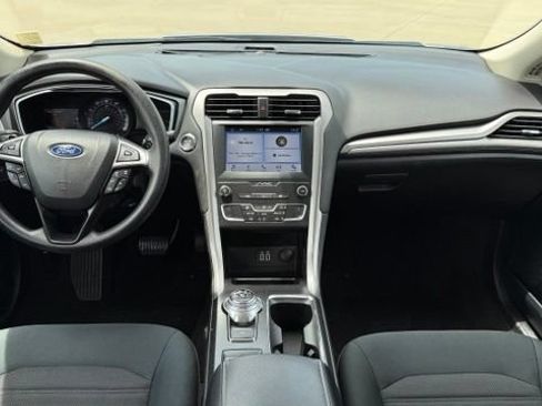Used 2019 Ford Fusion SE FWD image 25