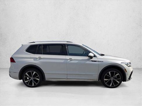 Used 2023 Volkswagen Tiguan SEL R-Line image 4