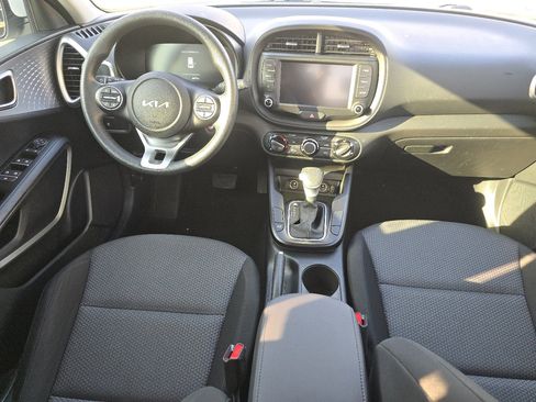 Used 2023 Kia Soul LX w/ LX Technology Package FWD image 19