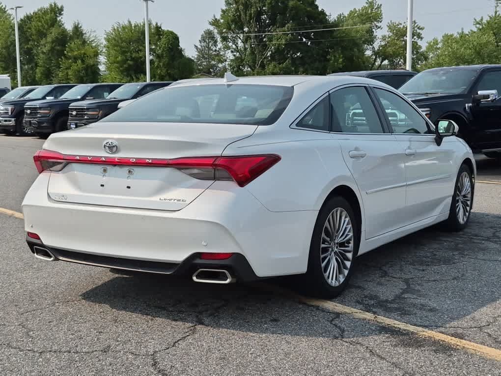 Used 2019 Toyota Avalon Limited w/ Advanced Safety Package FWD image 3
