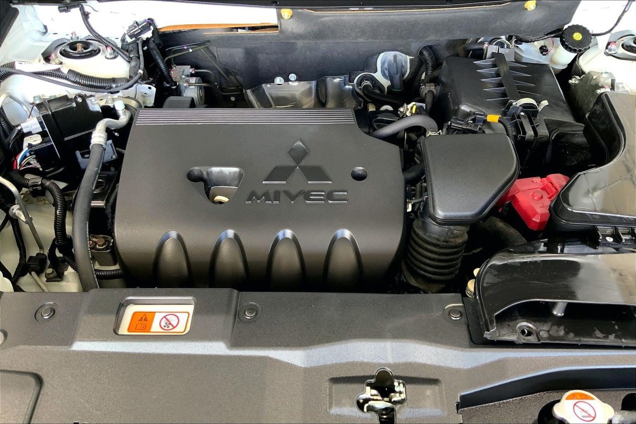 Used 2017 Mitsubishi Outlander SEL FWD image 9