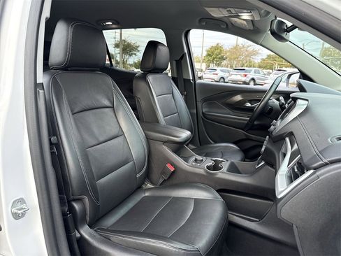 Used 2024 GMC Terrain SLT image 27