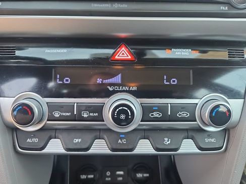 Used 2020 Hyundai Elantra SEL FWD image 25