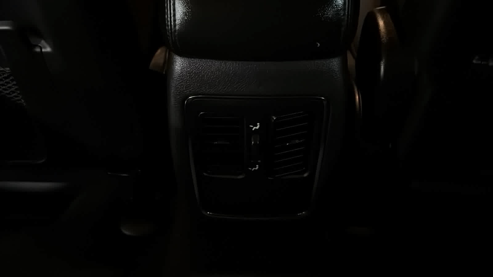 Used 2019 Jeep Grand Cherokee Laredo AWD/4WD image 28