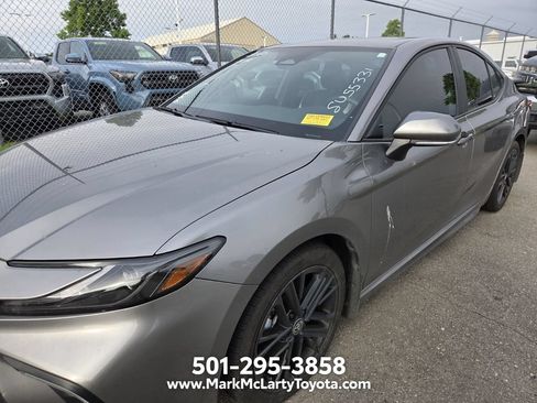 Used 2025 Toyota Camry SE w/ Convenience Package FWD image 5