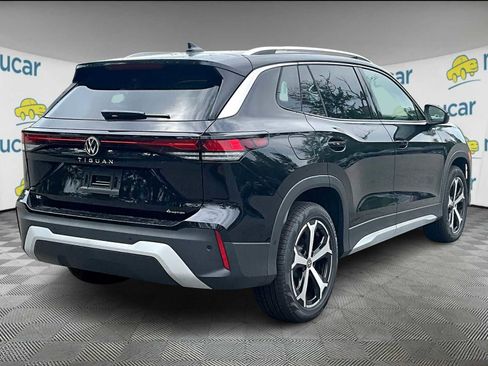 New 2025 Volkswagen Tiguan SE image 7