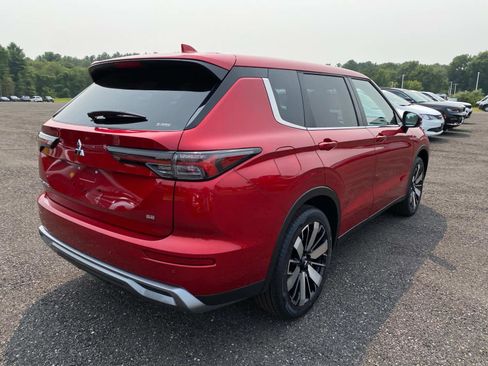 New 2025 Mitsubishi Outlander SE image 3