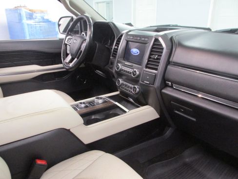 Certified 2020 Ford Expedition Max Platinum image 27