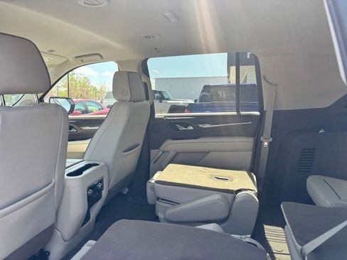 Used 2023 GMC Yukon XL Denali AWD/4WD image 7