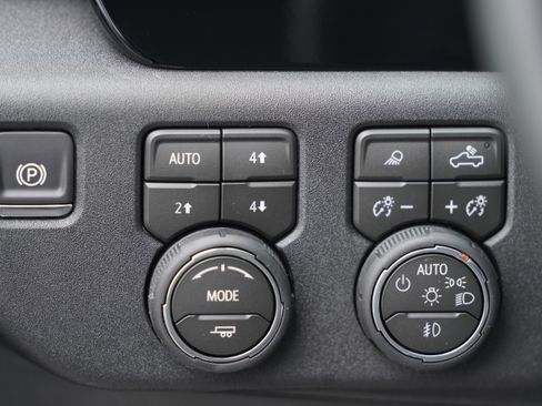 New 2026 Chevrolet Silverado 1500 LTZ w/ LTZ Premium Package AWD/4WD image 19