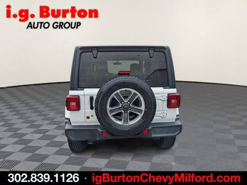 Used 2018 Jeep Wrangler Unlimited Sahara image 5