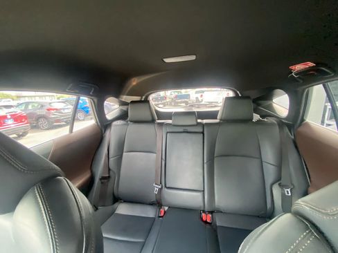 Used 2022 Toyota Venza XLE image 19