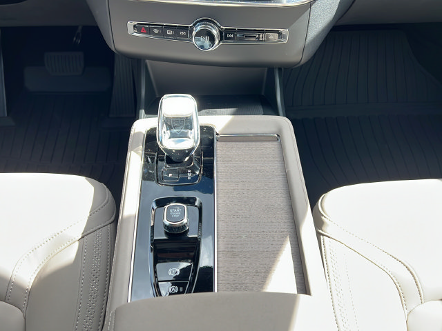 New 2027 Volvo XC90 B5 Plus AWD/4WD image 14