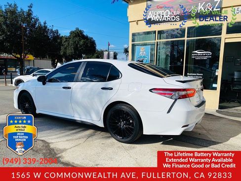 Used 2019 Toyota Camry SE FWD image 11