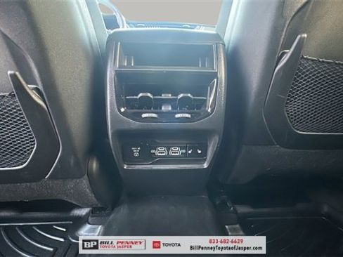 Used 2023 Jeep Grand Cherokee Limited w/ Luxury Tech Group II image 13