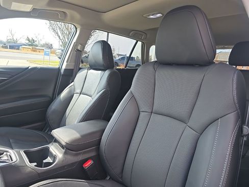 Used 2025 Subaru Outback Limited image 16