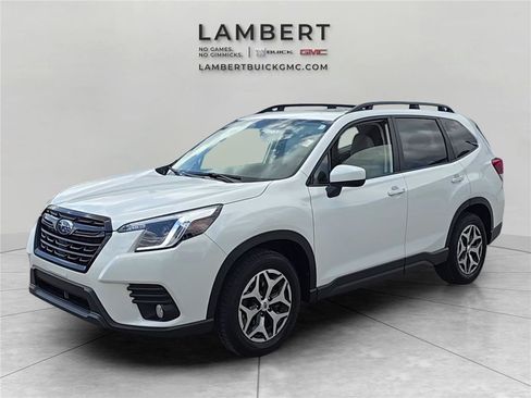 Used 2023 Subaru Forester Premium image 1